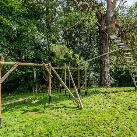 Castle With Wellness And Zipline, Cleaning Included Gesves